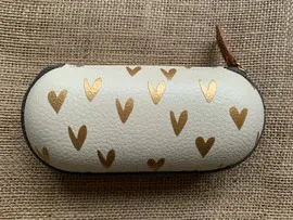 METALLIC HEARTS GLASSES CASE