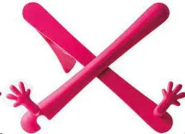 THE HANDS STAND BOOKS AND TABLET IN CORAL ATRIL CON MANOS ROSADO