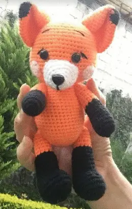 ZORRO TEJIDO A MANO DE 20 CM
