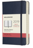 12M DAILY POCKET SAPPHIRE BLUE HARD COVER 2019 (DHB2012DC2Y19)