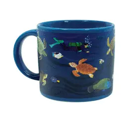 SEA TURTLES AT THE CORAL REEF MUG - TAZA