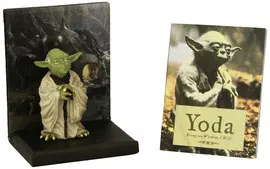 YODA. YODA FIGURINE AND BOOK