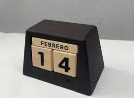 CALENDARIO PERPETUO DE ESCRITORIO DE MADERA