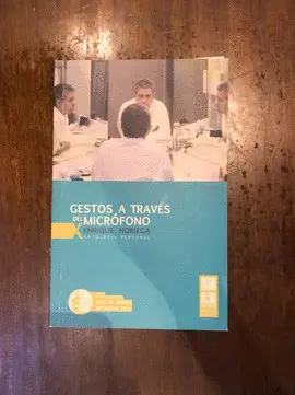 GESTOS A TRAVÉS DEL MICRÓFONO